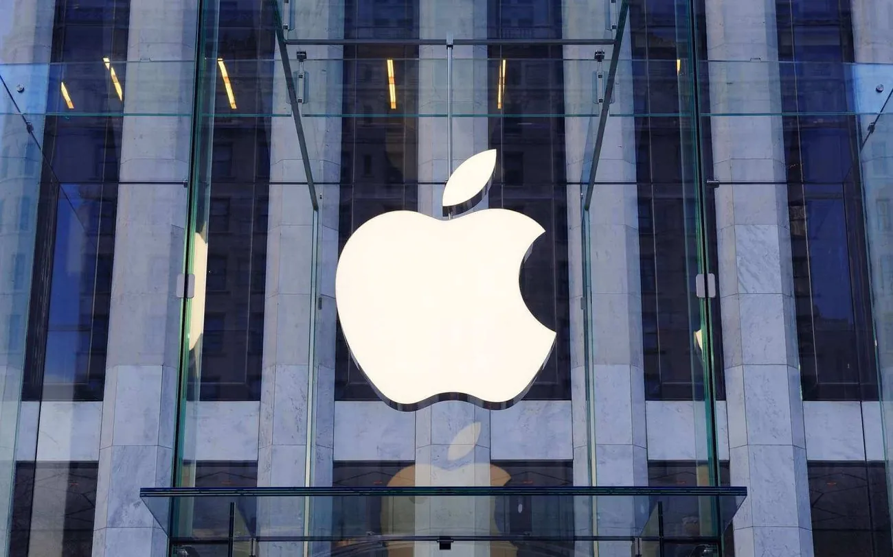 Apple подає до суду на відомого інсайдера, який викривав секрети iOS