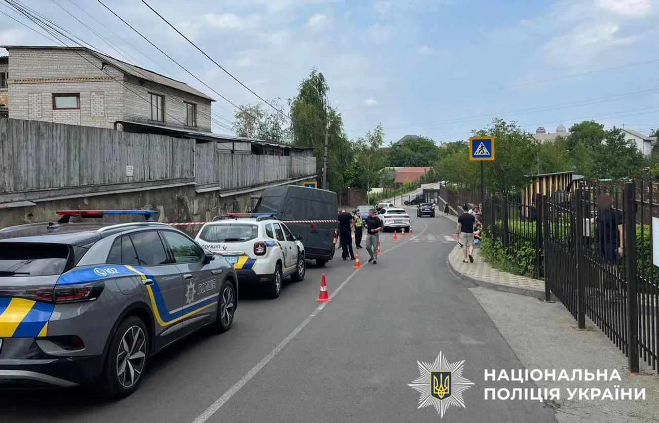 На Київщині розслідують обставини ДТП, під час якої некерована машина вбила дитину