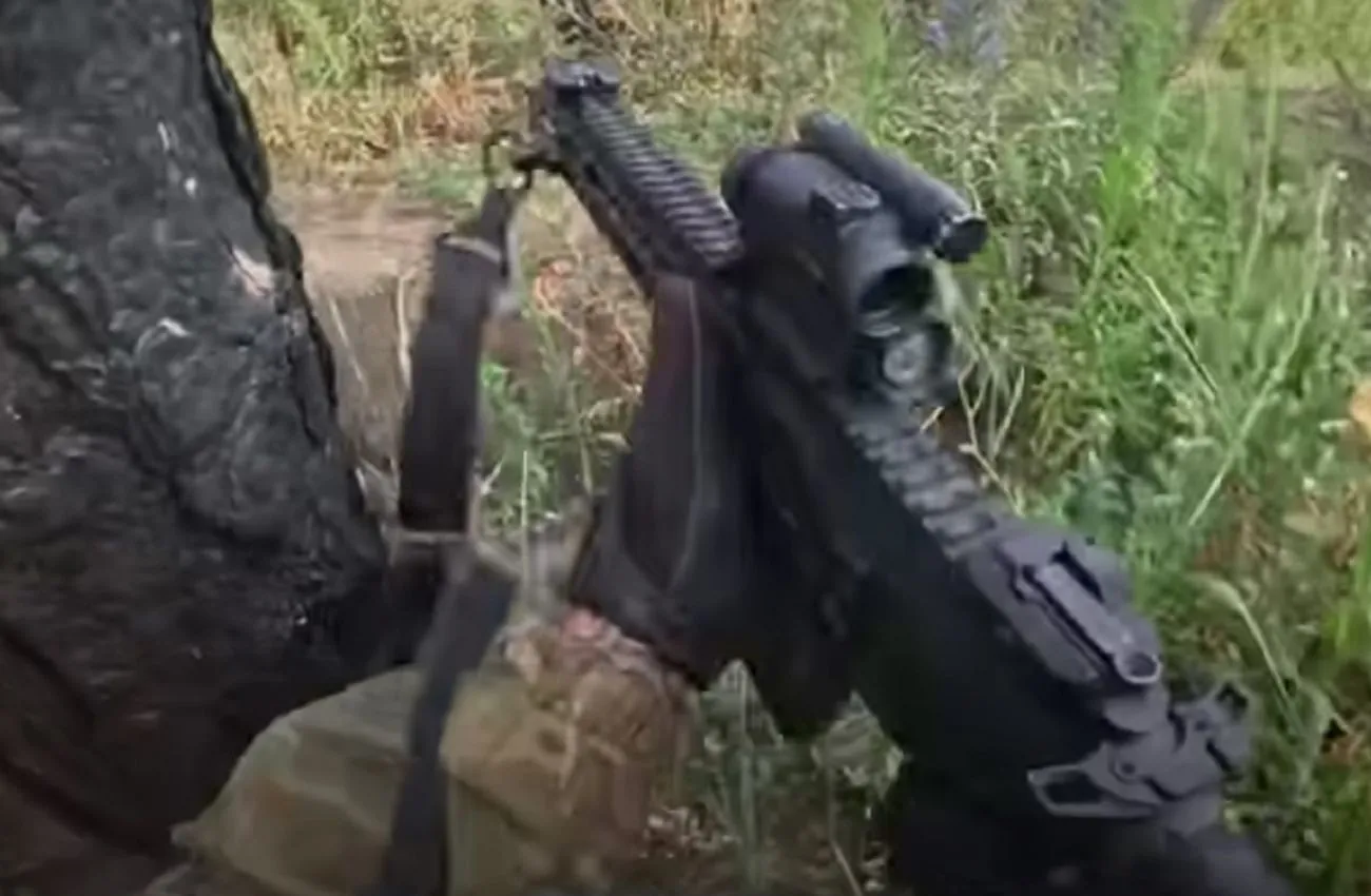 Розвідники ГУР показали унікальні кадри знищення бліндажів на Лиманському напрямку