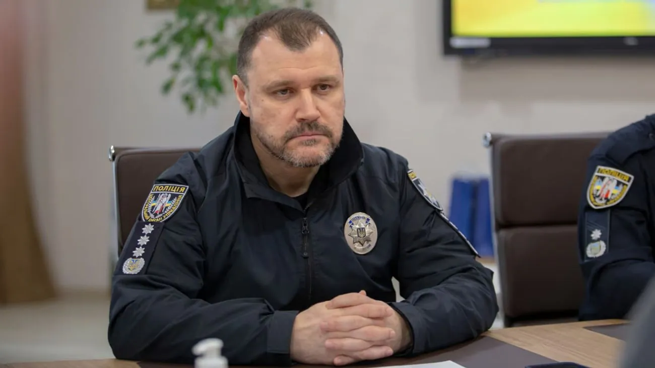 У Києві внаслідок влучання ракети в під’їзд знищено половину з 56 квартир – МВС