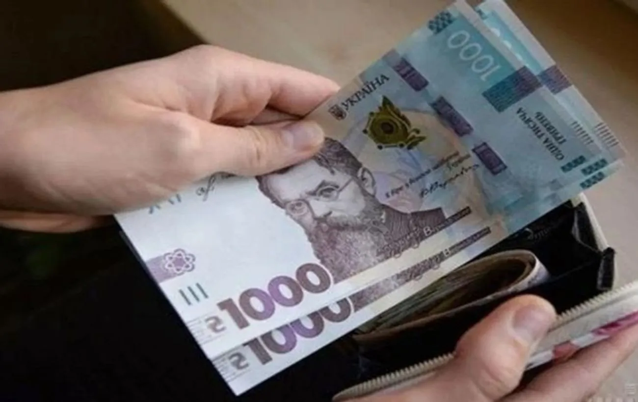 Зарплати ТОП чиновників: у червні керівникам держорганів виплатили понад 64 мільйони