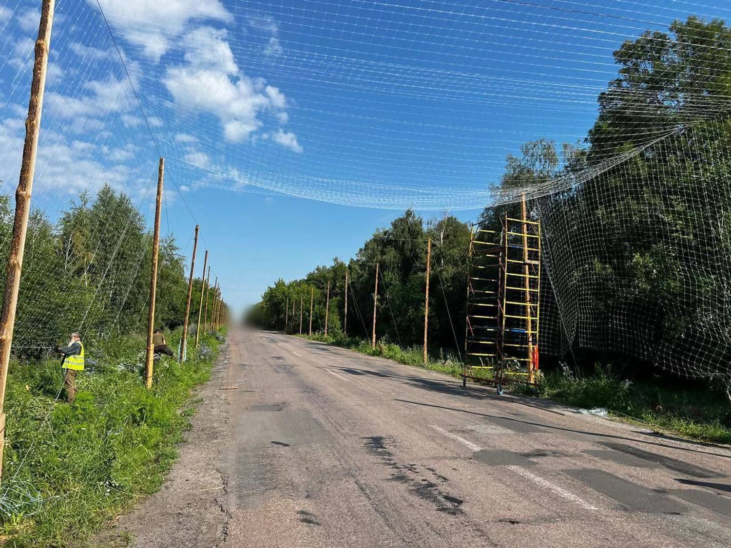 На Сумщині триває будівництво “антидронових тунелів” для безпеки пересування