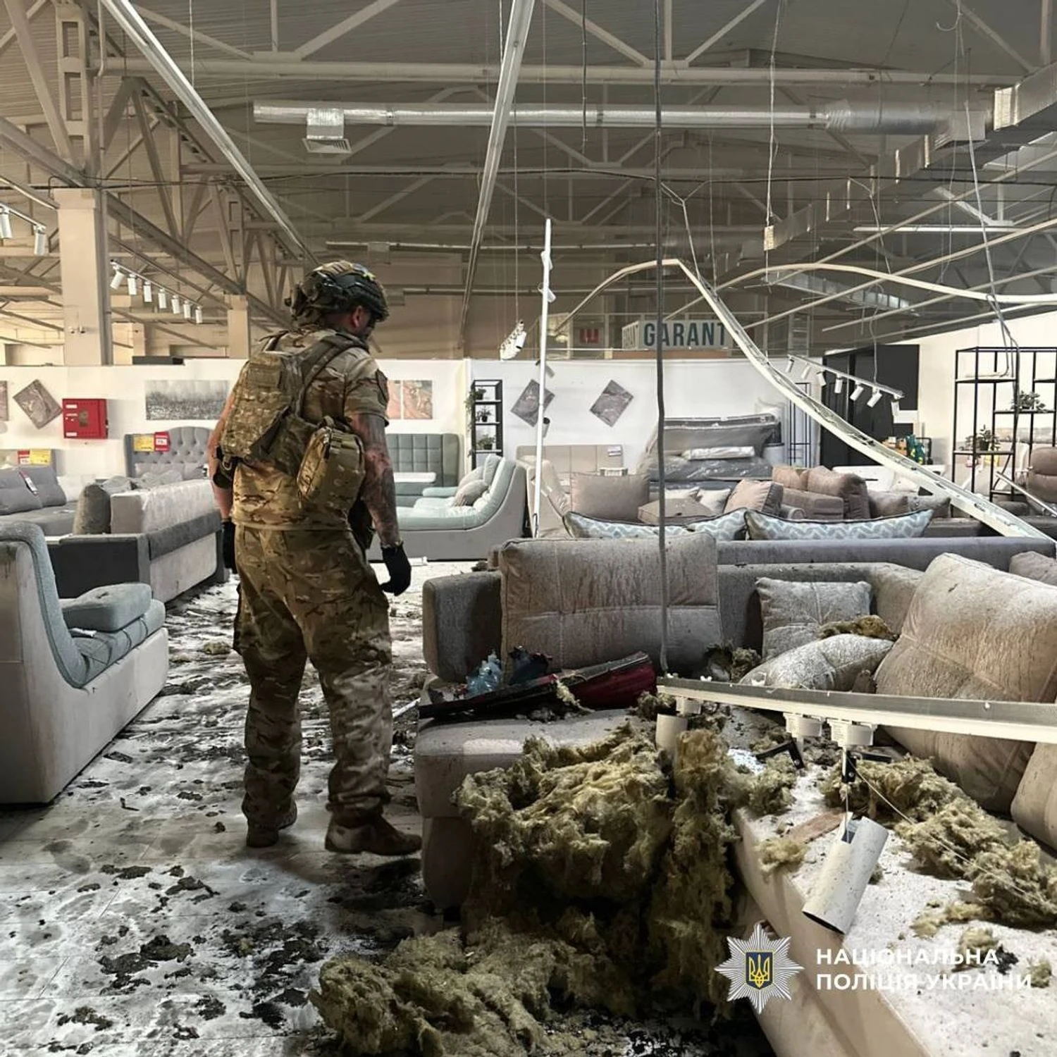 Удар рф по меблевому магазину в Харкові: з’явились фото наслідків та нові деталі щодо постраждалих