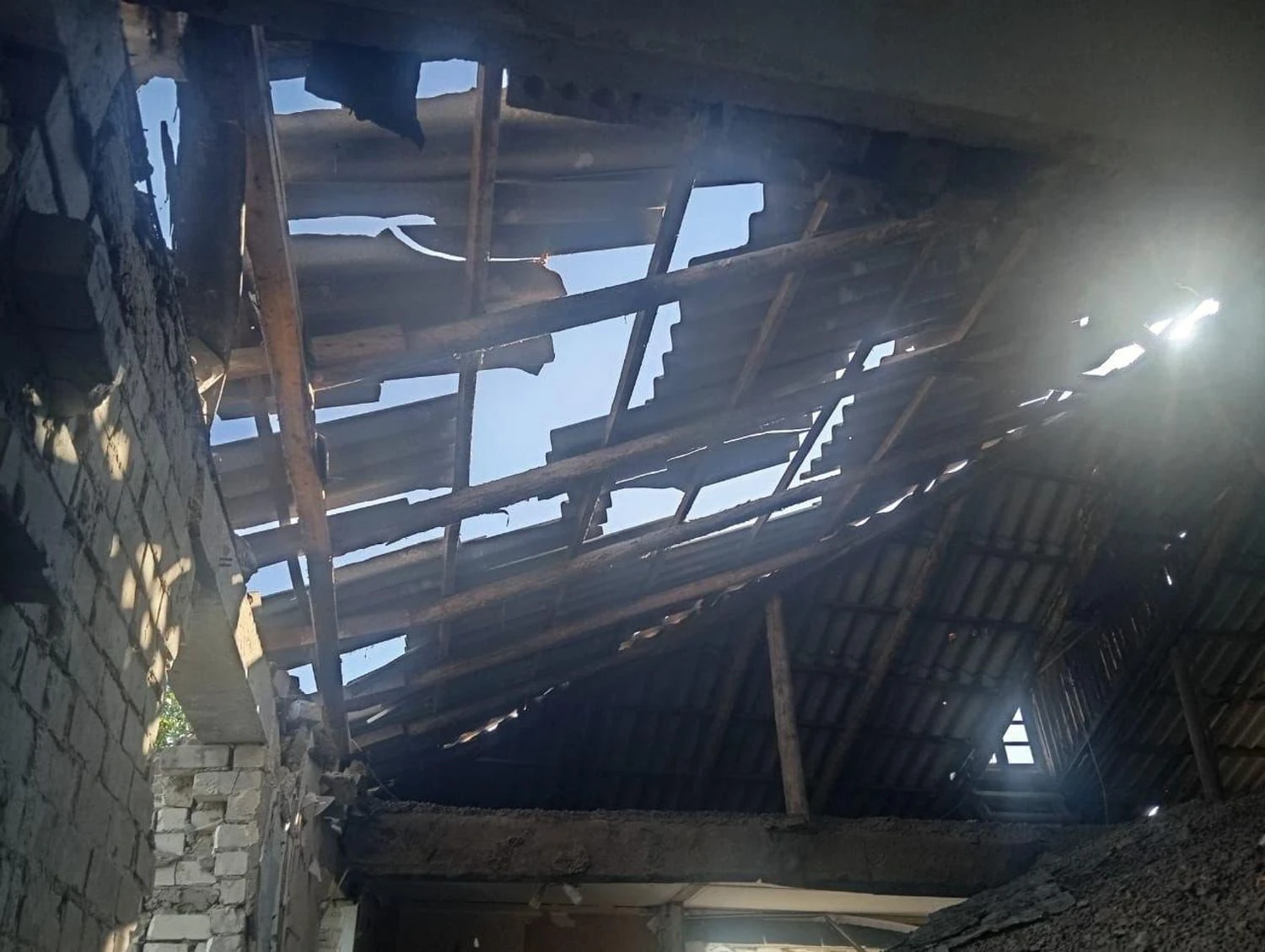 Окупанти атакували дронами багатоквартирний будинок на Херсонщині