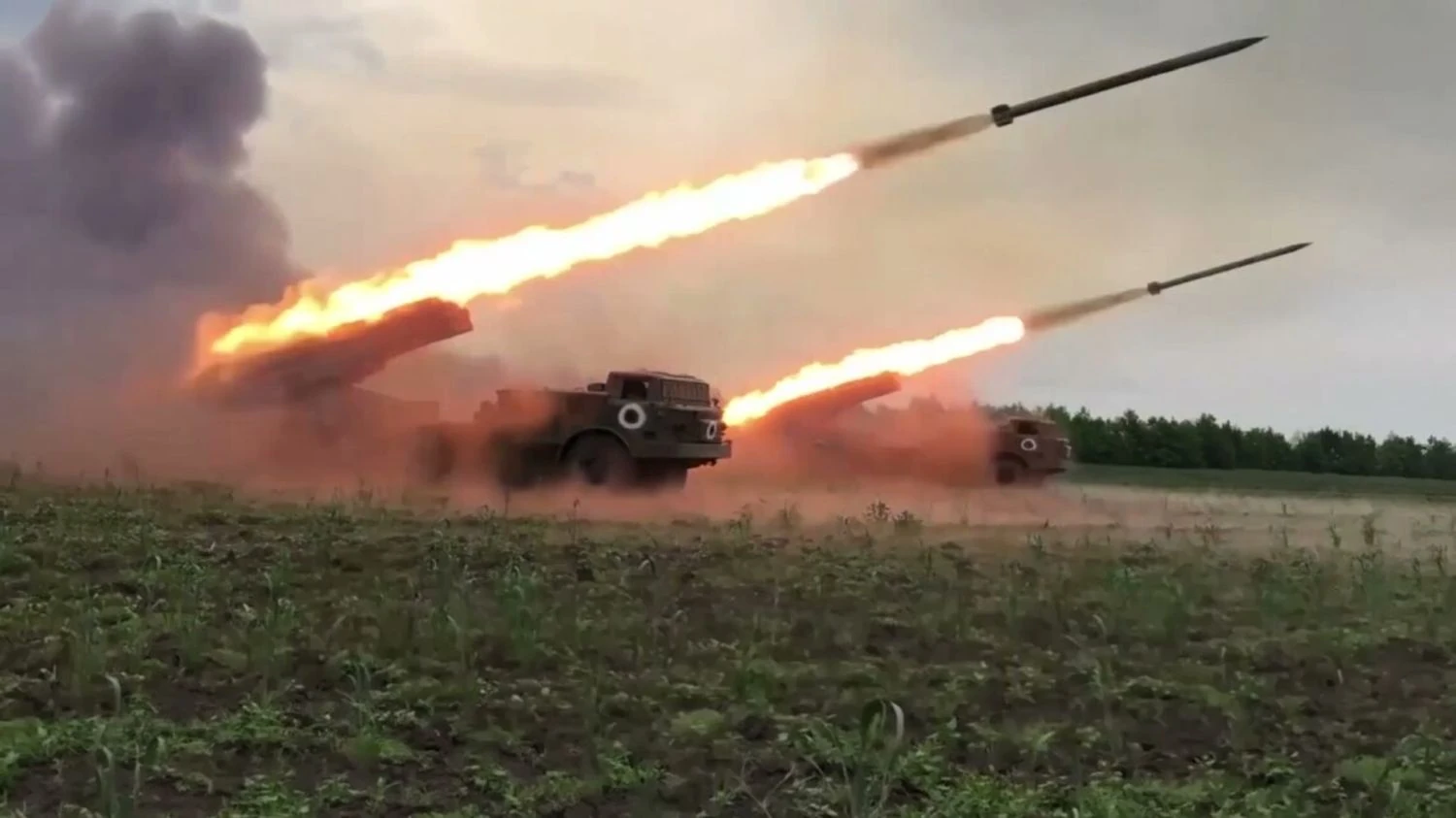 Окупанти обстріляли Лобанівку з РСЗВ: горять приватні будинки - МВА