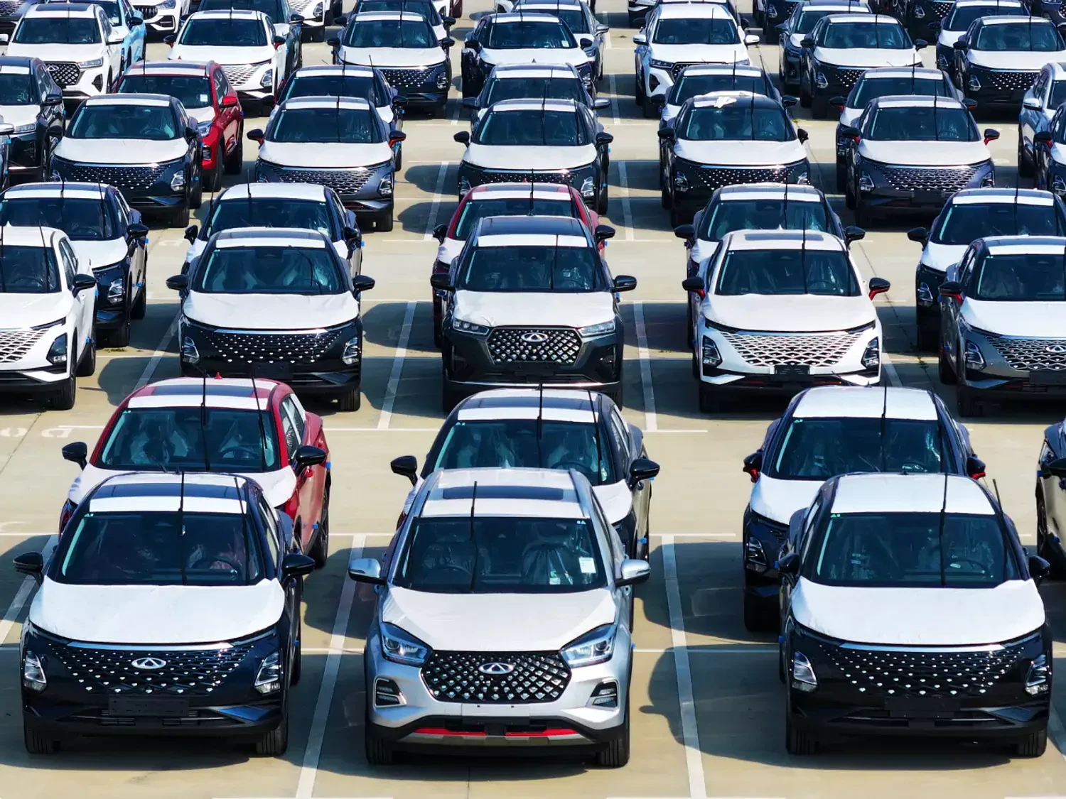 Китайські автогіганти змінюють стратегію через падіння експорту в росію