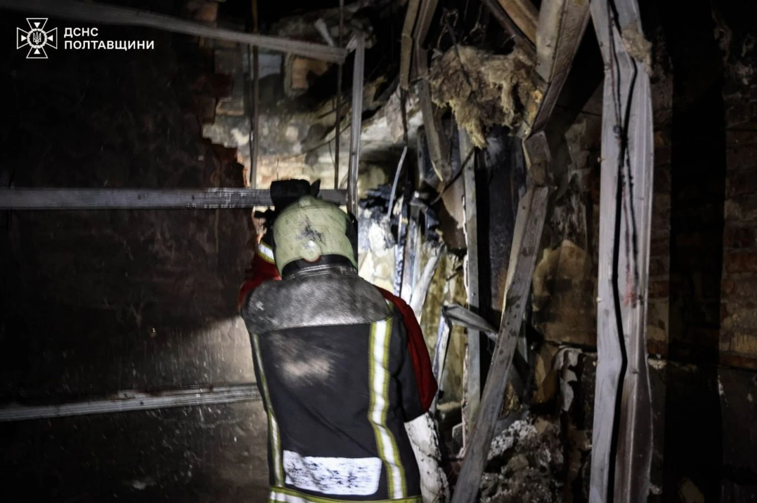 Ворожий БпЛА влучив у житловий будинок на Полтавщині: подробиці від ДСНС