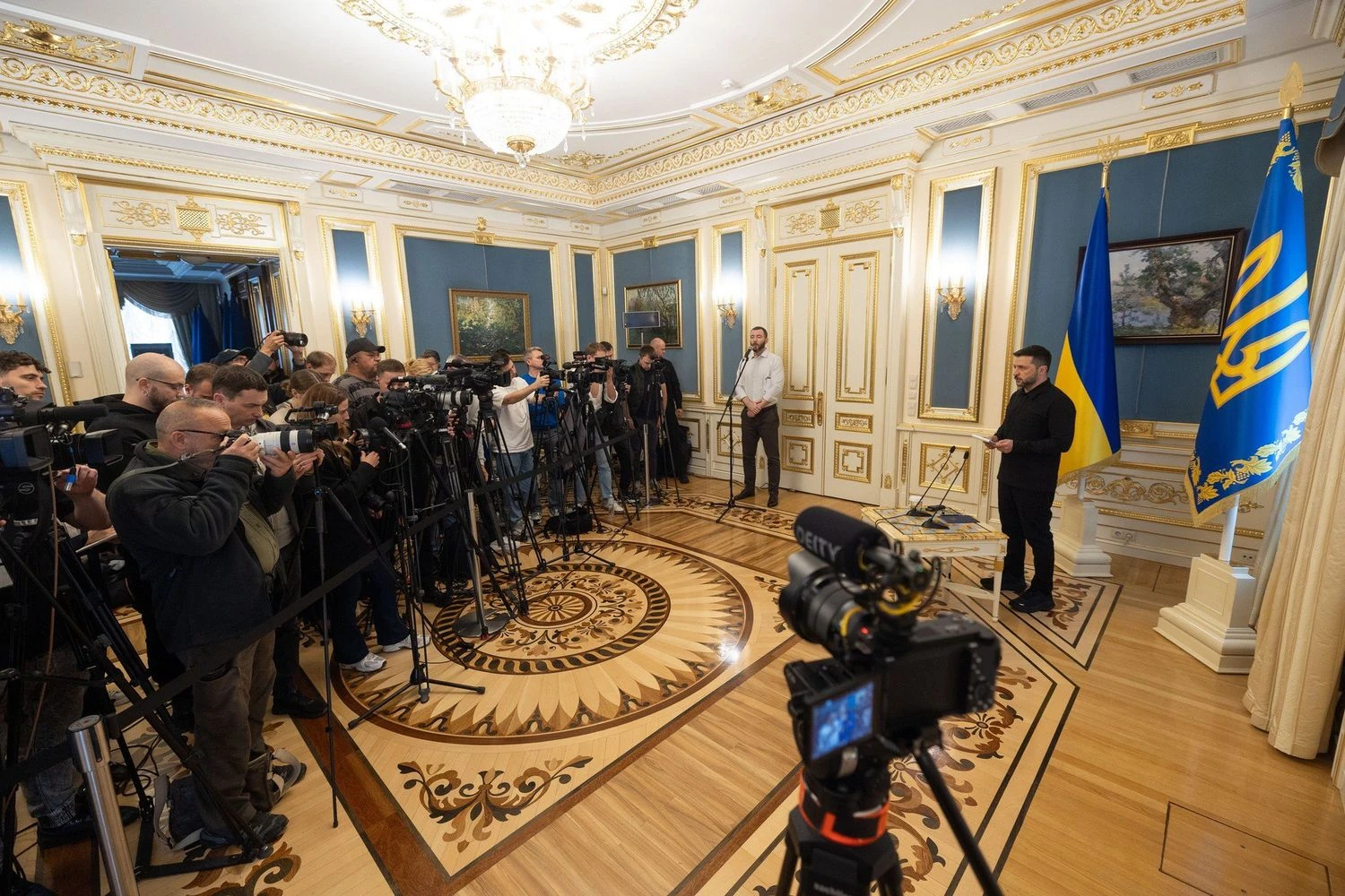 Угорщина робить небезпечні речі, посилаючи дрони на територію України – Зеленський