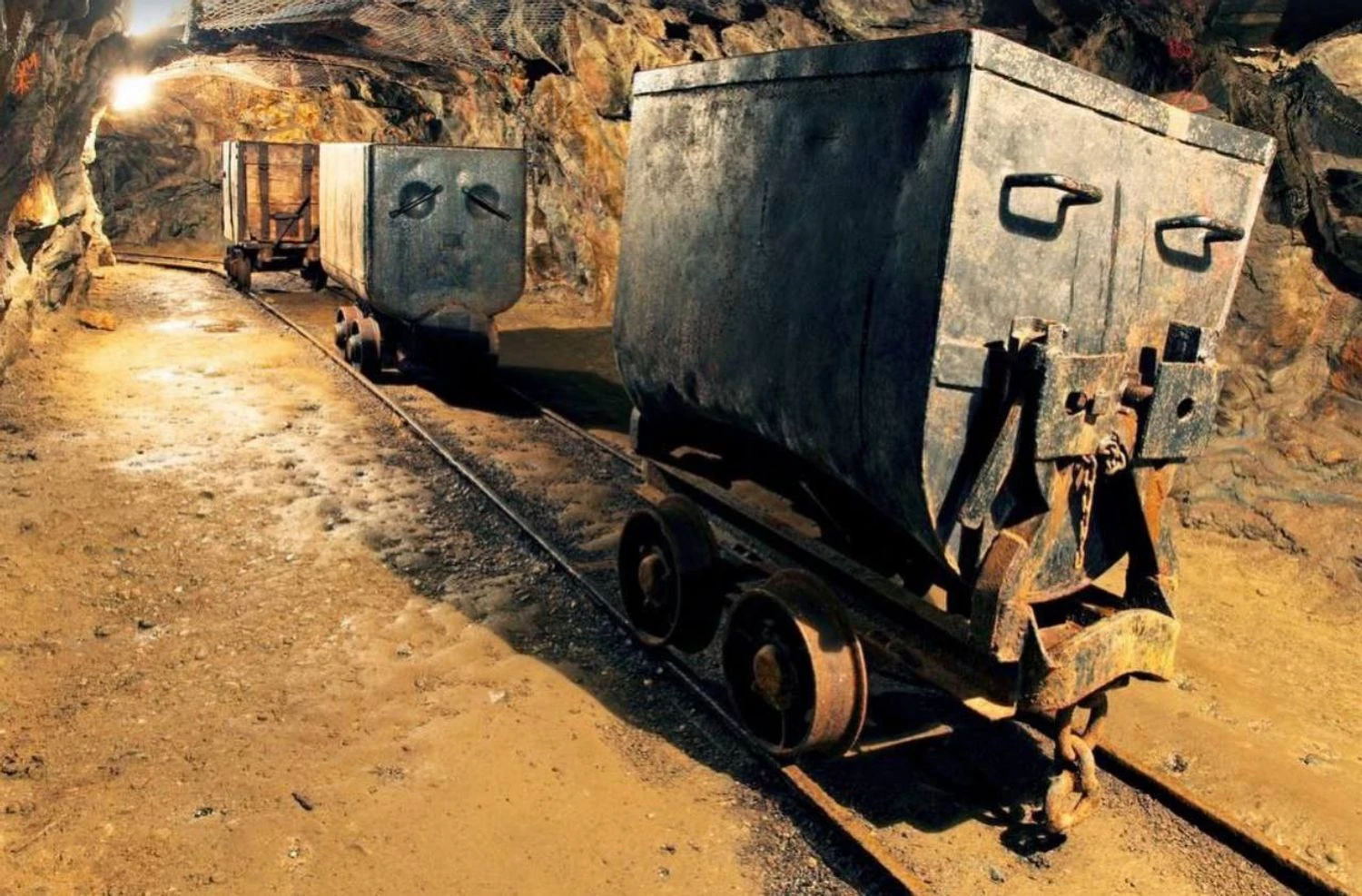 рф знищує вугільну промисловість на ТОТ: гауляйтер “ЛНР” благає путіна про зарплати шахтарям