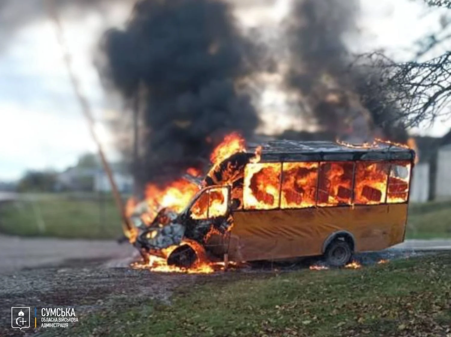 Російські дрони атакували авто та мікроавтобус на Сумщині: є поранений