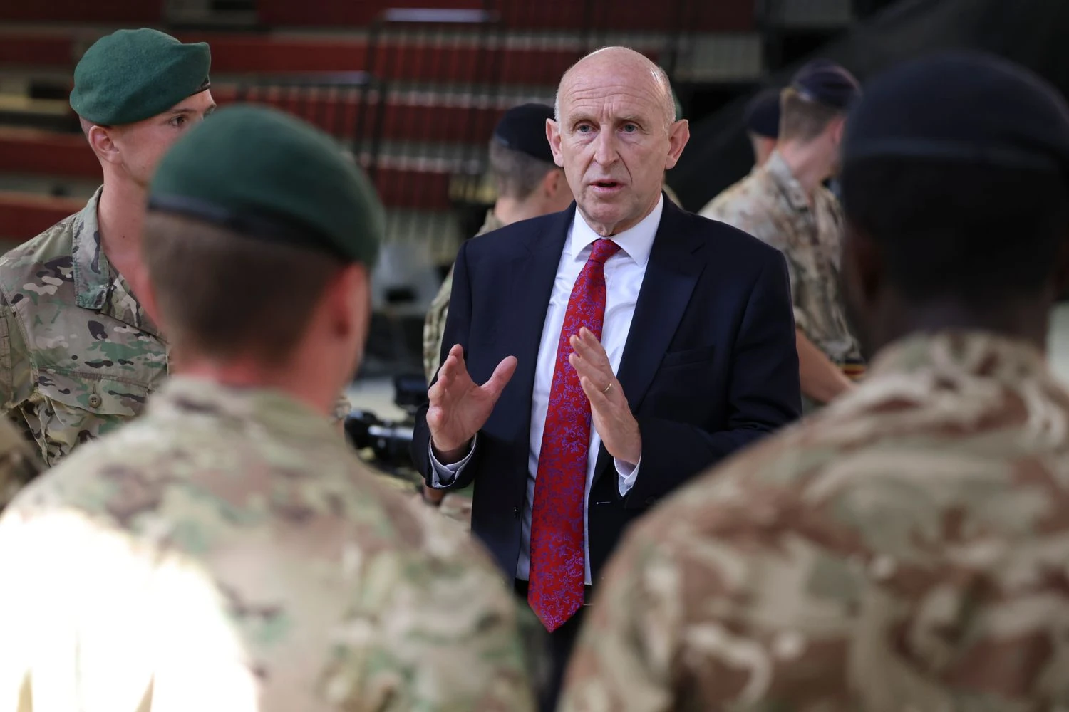 Міністр оборони Британії вірить, що Трамп здатен посадити путіна за стіл переговорів