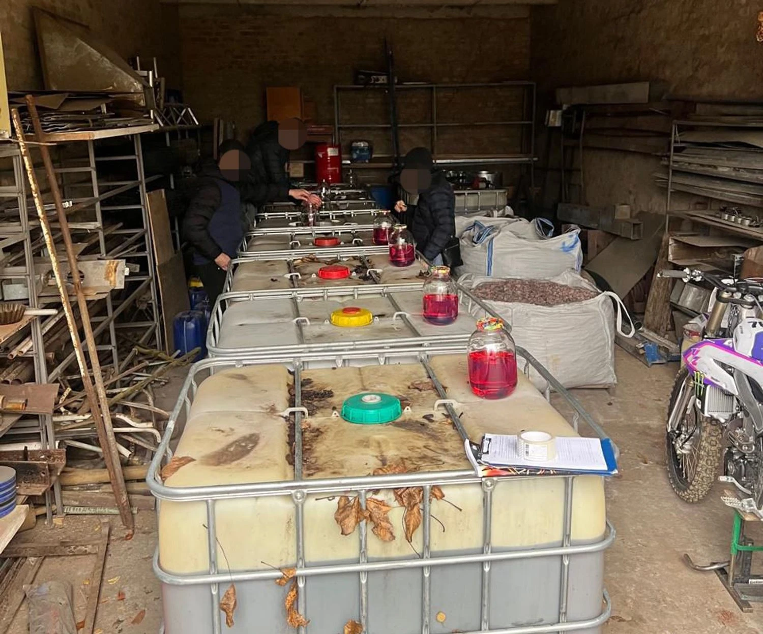 Незаконно збували пальне для ЗСУ на 28 млн гривень: ДБР викрило злочинну схему у п’яти областях