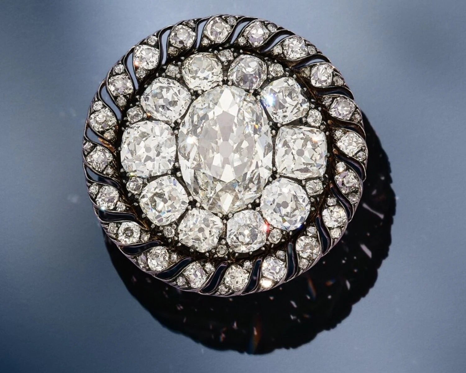 Діамантова брошка Наполеона, втрачена під Ватерлоо, продана за $4,4 млн