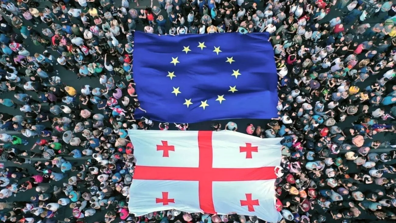 ЄС готується до скасування безвізу для Грузії: першими під санкції потраплять дипломатиЄврокомісія опублікувала звіт щодо механізму призупинення візових режимів, де окрему увагу приділено Грузії. Брюссель почне поступово обмежувати привілеї для грузинських громадян, починаючи з власників дипломатичних паспортів.Політика • 14:50 • 388 перегляди