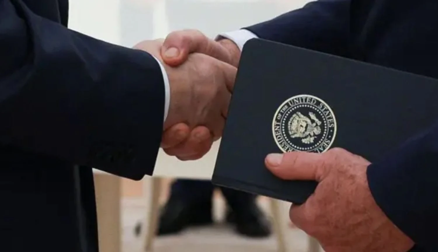 Делегації США та України обговорюють графік виборів та обмін територіями – WSJ