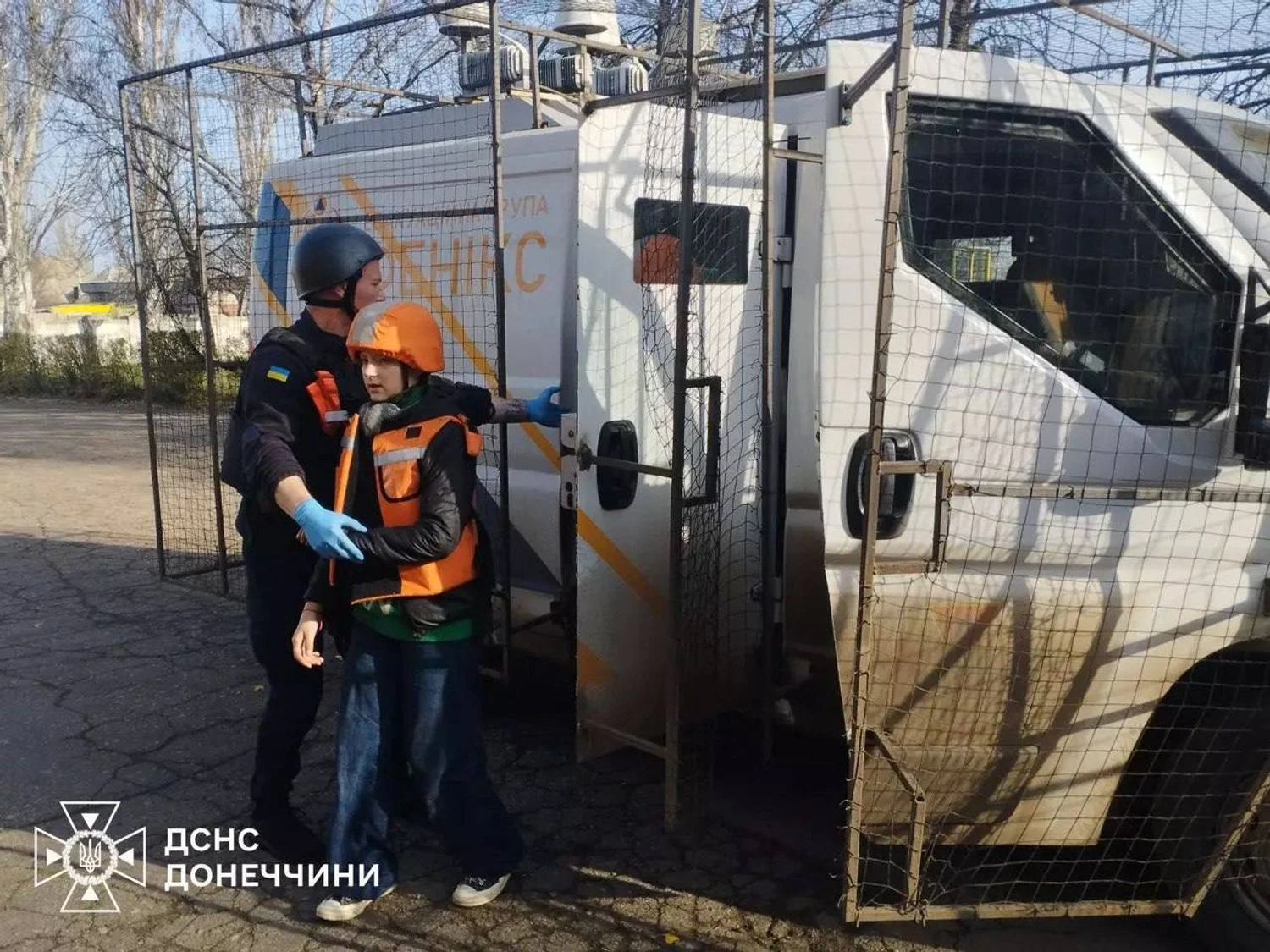 У прифронтових областях України триває обов’язкова евакуація: на Донеччині лишається 424 дитини