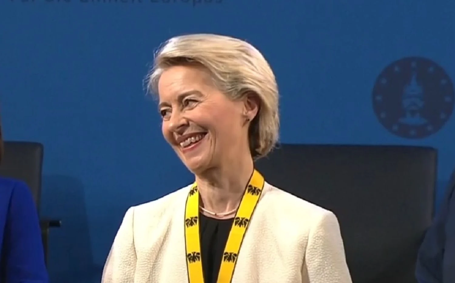 "Фінансова підтримка України є центральною для європейської безпеки": фон дер Ляєн зустрілася з главами урядів ФРН та БельгіїПрезидентка Єврокомісії Урсула фон дер Ляєн наголосила на важливості фінансової підтримки України для європейської безпеки. Вона
також заявила, що ситуація Бельгії щодо заморожених російських активів має бути вирішена так, щоб усі європейські держави несли
однаковий ризик.Економіка • 02:31 • 180 перегляди