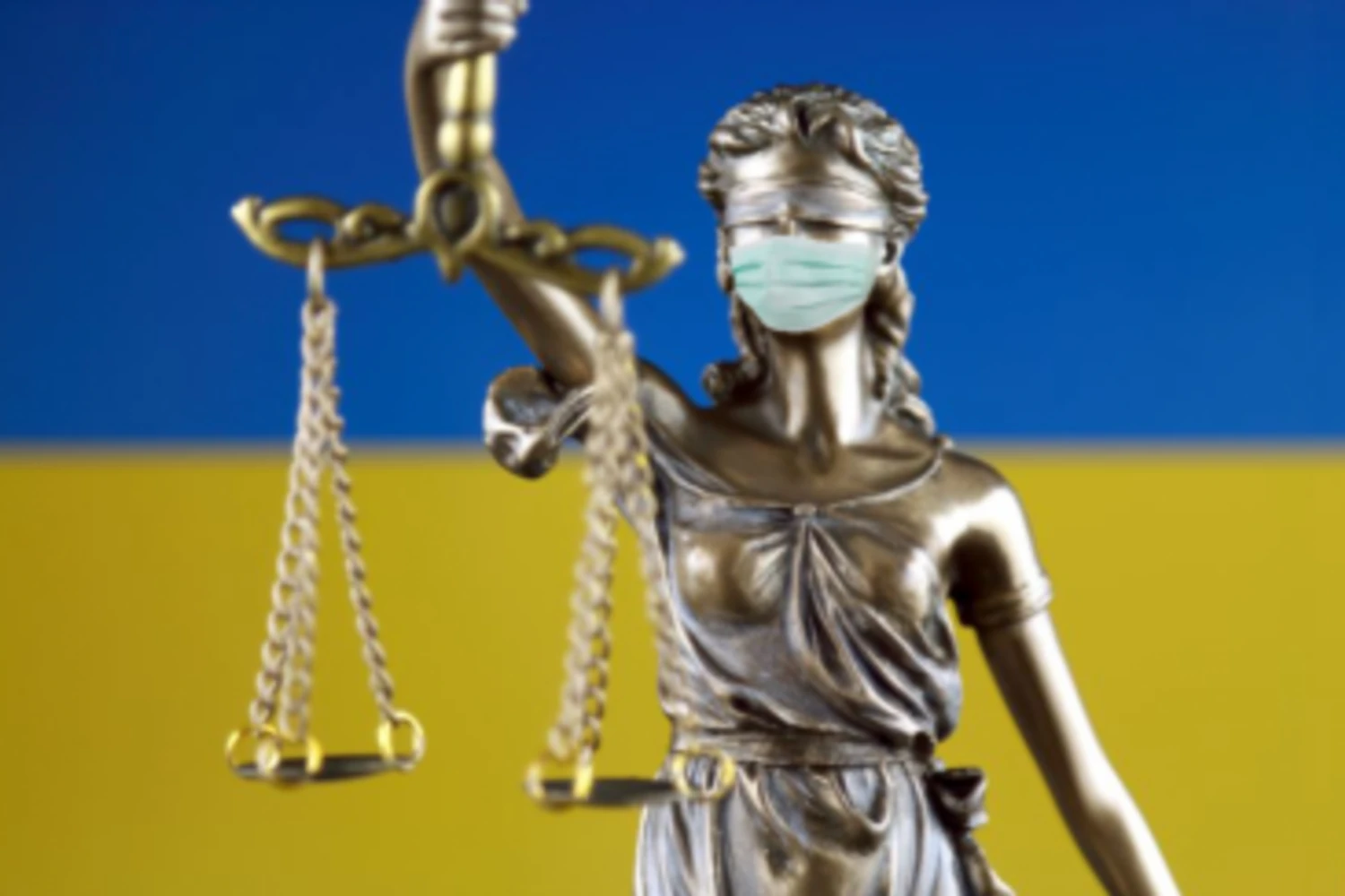 Вкрав прапор з могили військового: у Харкові засудили чоловіка на три роки