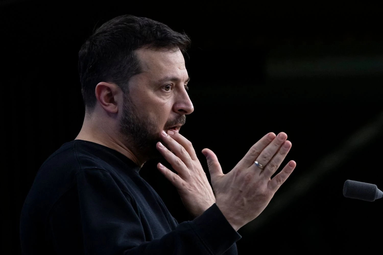 “Ні де-юре, ні де-факто ми визнавати Донбас російським не будемо” – Зеленський