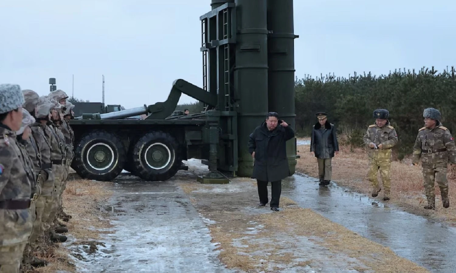 Кім Чен Ин керував випробуванням далекобійної ракети та відвідав будівництво атомного підводного човна