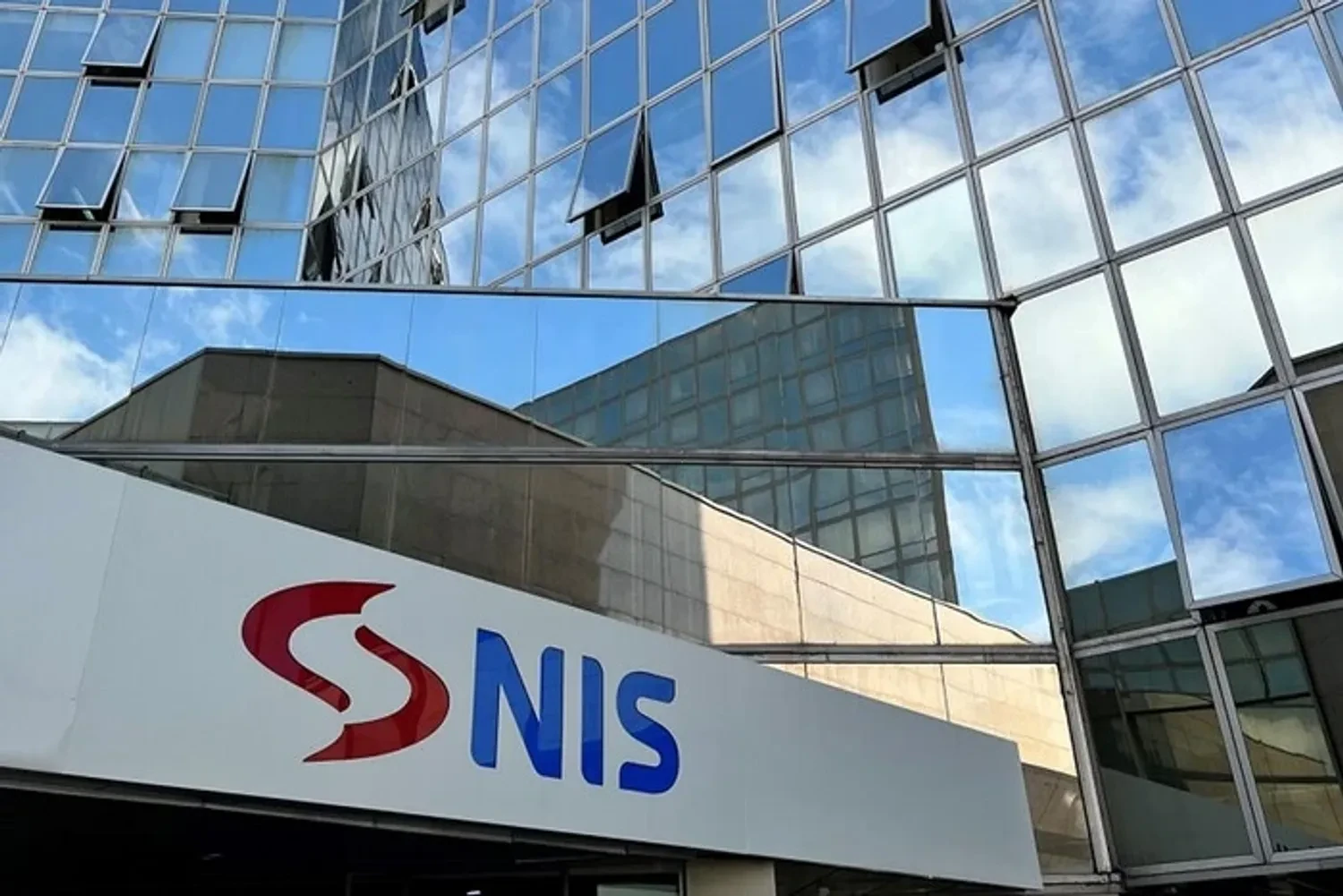 Угорська Mol близька до угоди про купівлю частки “газпрому” в підсанкційному сербському НПЗ