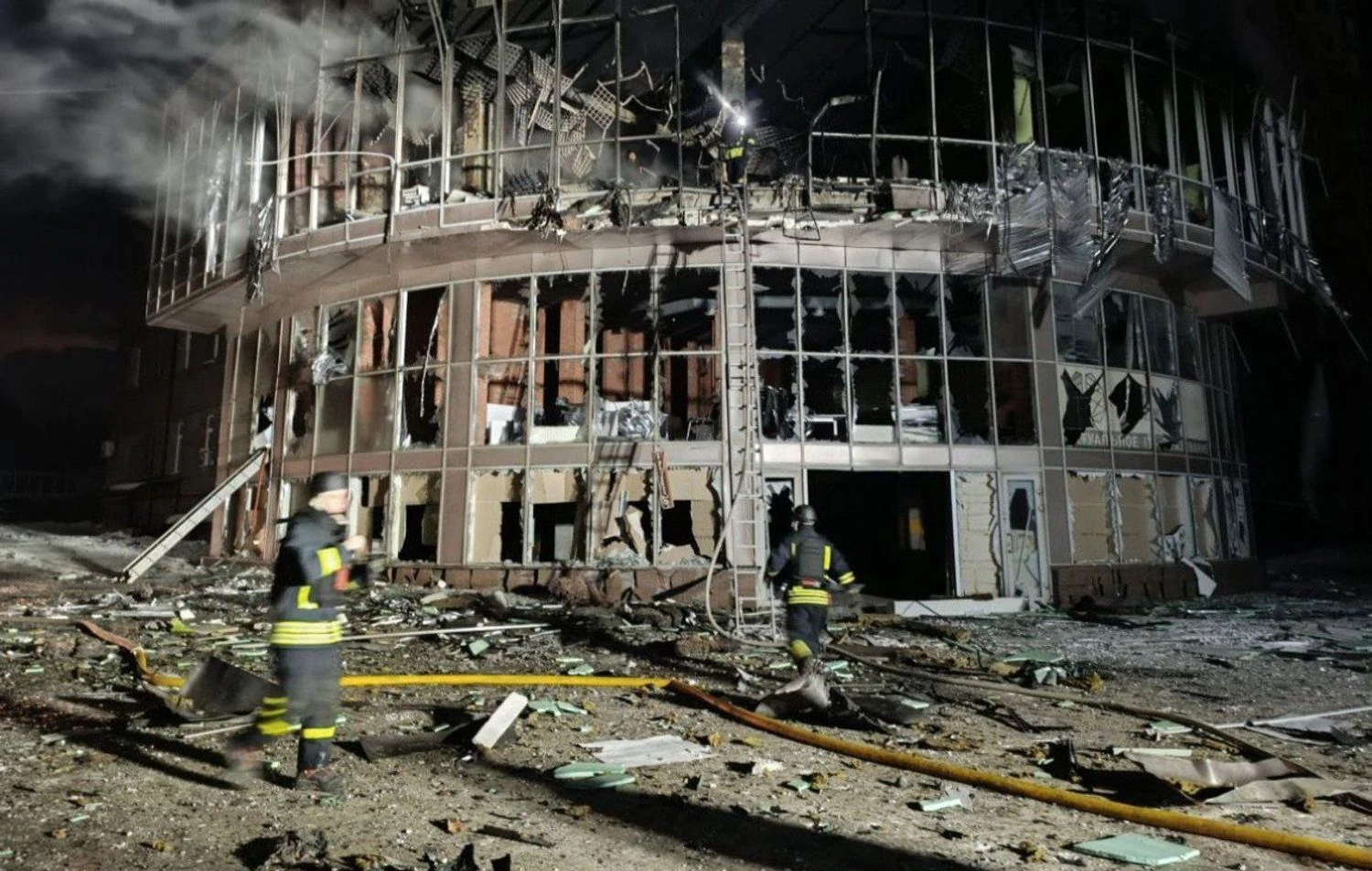 росіяни двічі масовано обстріляли Запоріжжя: з’явились фото наслідків