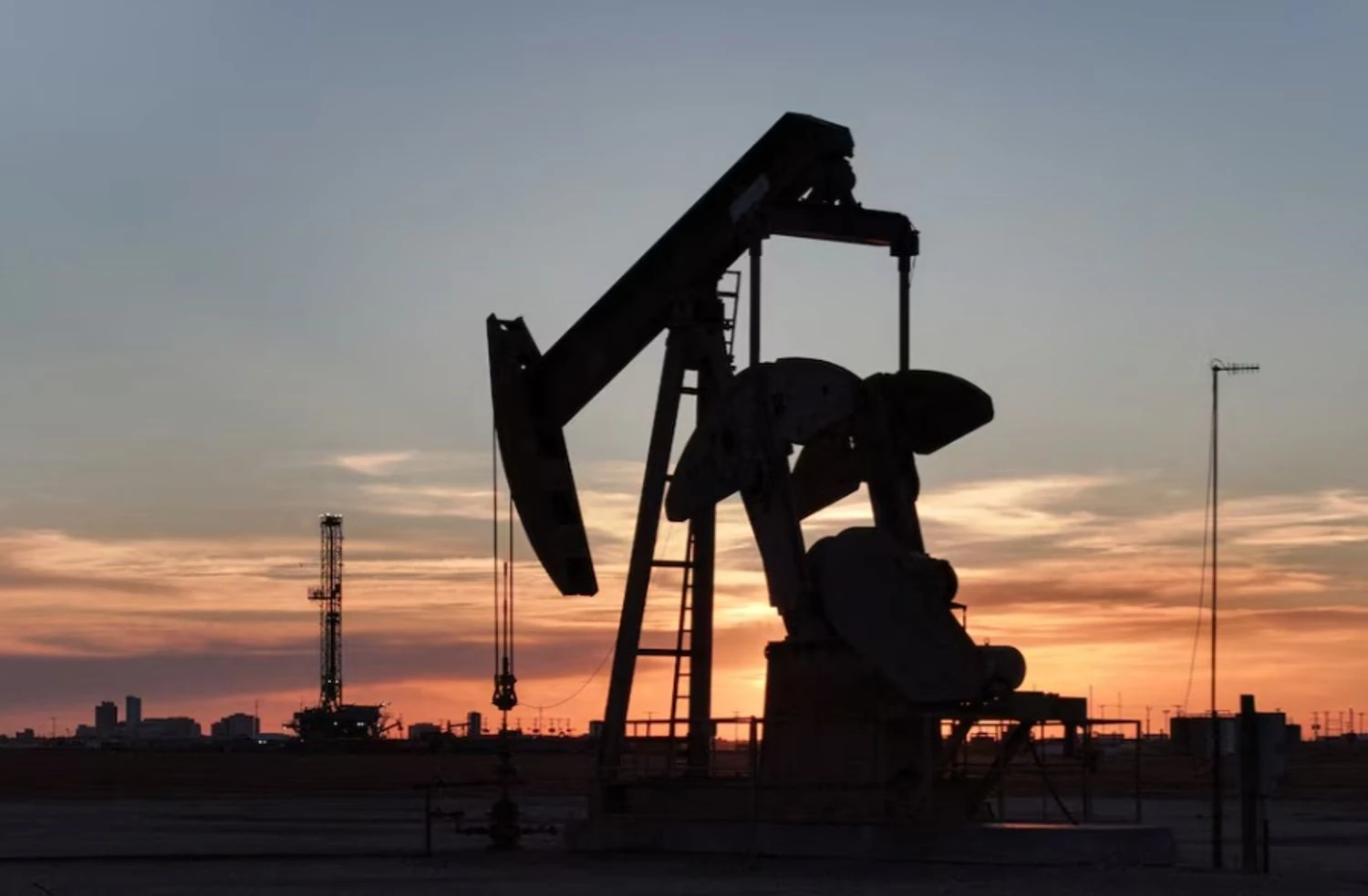 Ціни на нафту зросли через ультиматум Трампа Ірану та завершення термінів на врегулювання конфліктуСвітові ціни на нафту зросли після ультиматуму Трампа Ірану щодо ядерної програми. Вартість Brent перевищила 83 долари за барель,
адже ринок очікує санкцій проти Ірану.Економіка • 20 лютого, 22:38 • 7551 перегляди