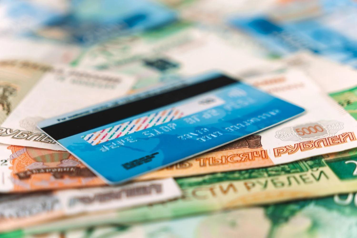 Банки рф скорочують програми лояльності та виплати кешбеку через кризу в економіці – СЗРУ