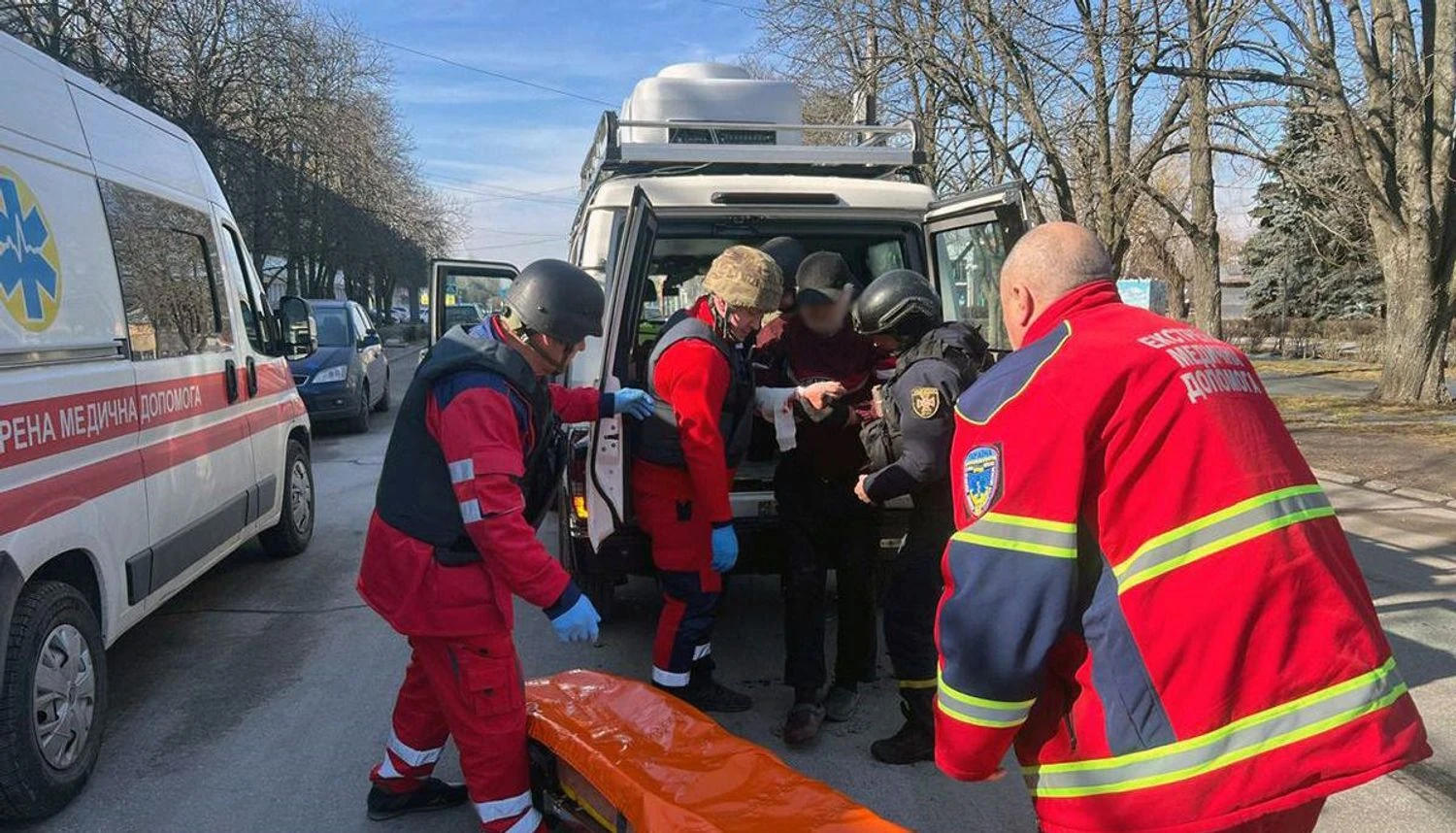 У Нікополі через обстріл рф постраждав 77-річний чоловік, пошкоджено будівлі