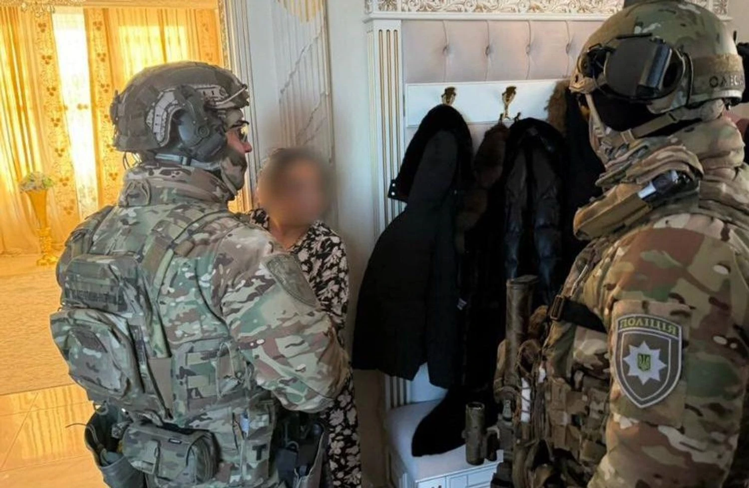 Обманом виманили у родин військових 1,4 млн гривень – в Києві затримали “ясновидиць”