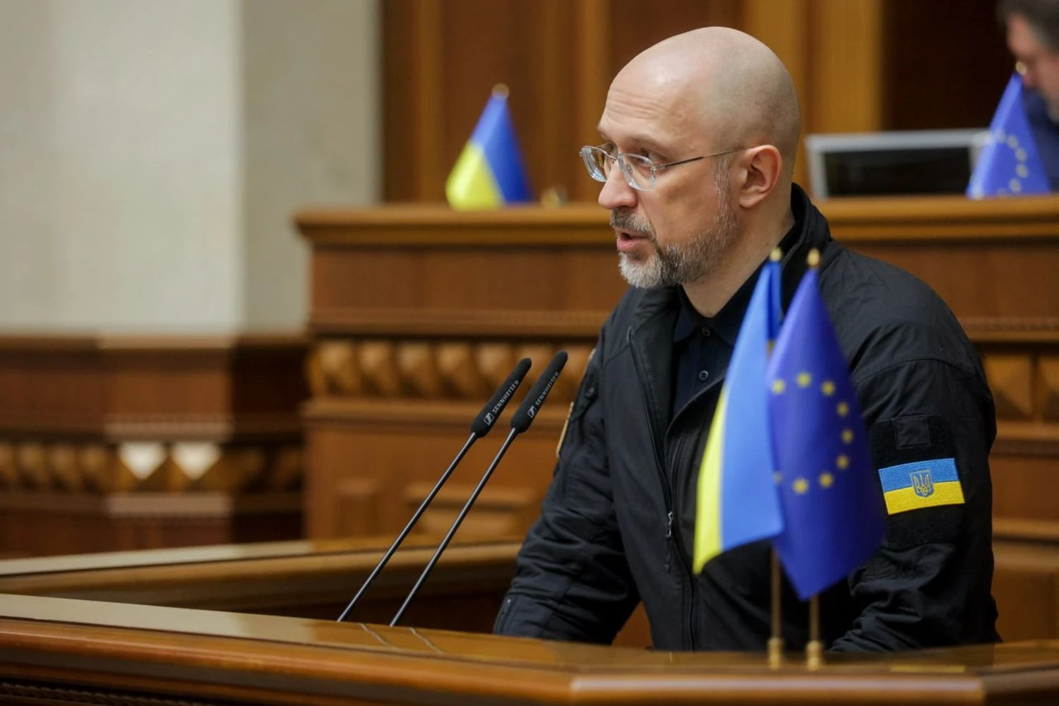 320 “прильотів” – Шмигаль назвав кількість ударів рф ракетами і дронами по Кременчуцькому НПЗ