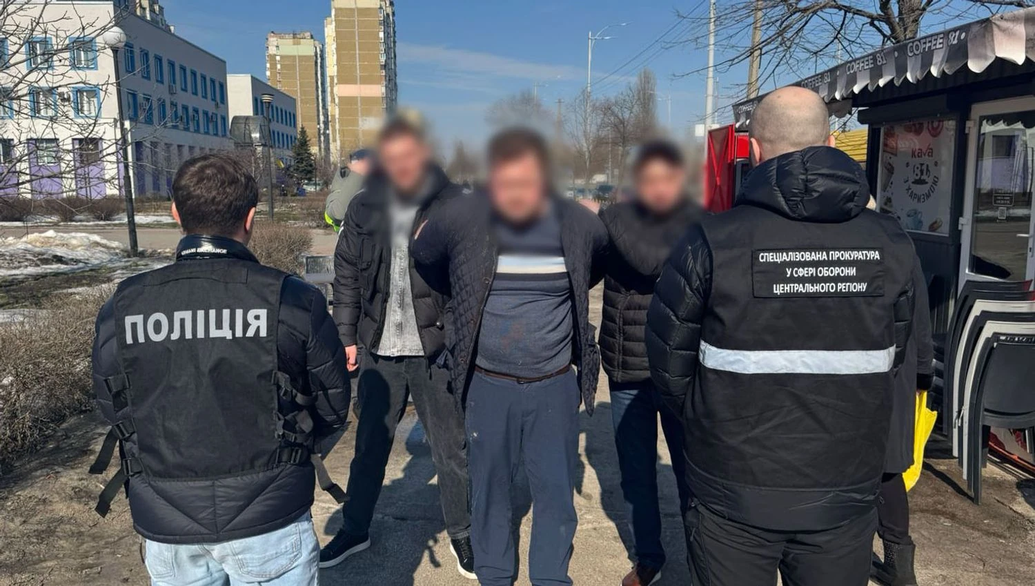 Обіцяв статус священника за 10 000 доларів для виїзду за кордон – у Києві затримали чоловіка