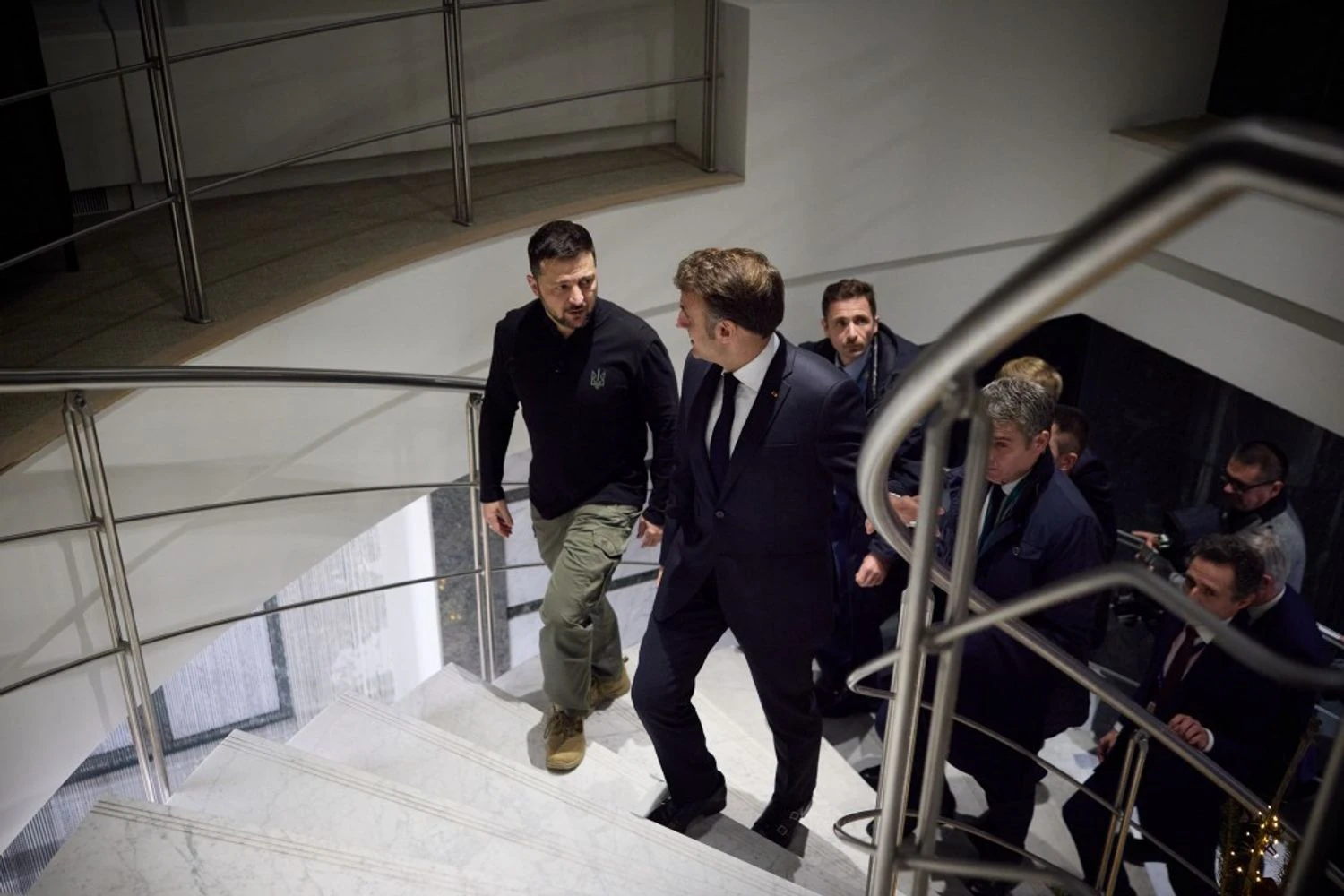 Зеленський прибув на зустріч з Макроном, планує закликати допомогти отримати ракети до Patriot – ЗМІ