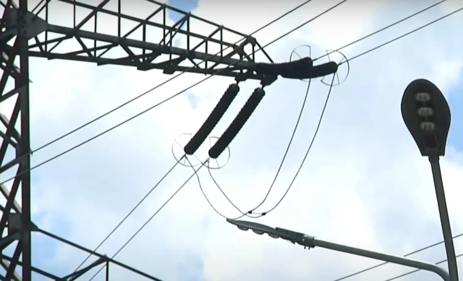 Завтра в Україні обмеження по “світлу” будуть діяти лише для промисловості