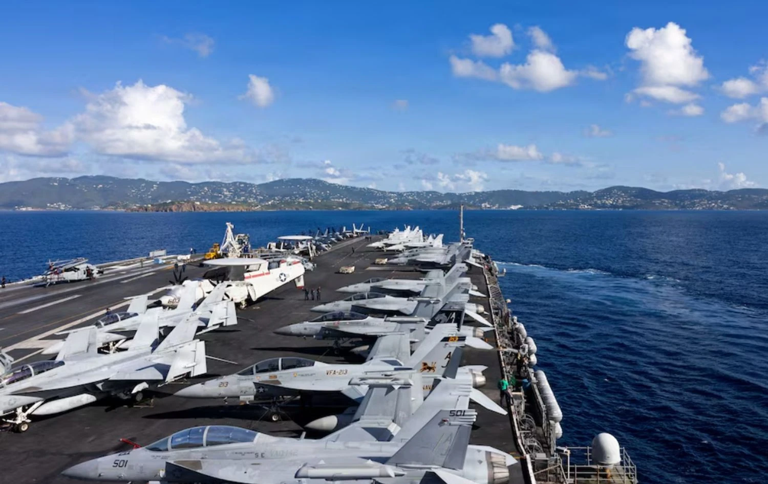 Авіаносець США Gerald R Ford зайде в порт після пожежі на бортуЧерез пожежу в пральні постраждали 200 моряків, а корабель прямує на Крит для перевірки. Попри пошкодження спальних місць,
авіаносець лишається бойовим.Світ • 02:53 • 3362 перегляди