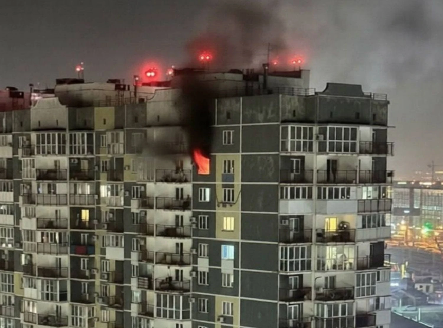 Дрони вночі атакували краснодар – є загиблий і пожежіБезпілотники пошкодили багатоповерхівку, медцентр та електромережі у краснодарі. Один чоловік загинув, влада рекомендує дітям не
йти до школи сьогодні.Світ • 05:18 • 632 перегляди