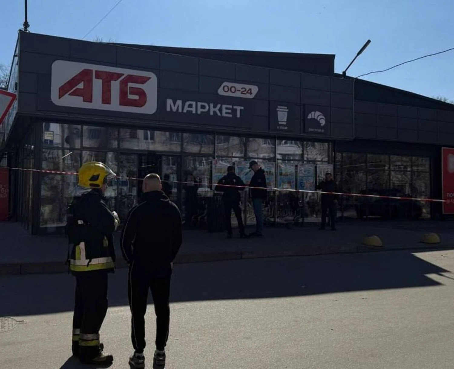 У чернігівському магазині мережі АТБ стався вибух – що відомоУ неділю 22 березня в магазині АТБ у Чернігові пролунав вибух. Про інцидент офіційно повідомив начальник Чернігівської МВА Дмитро
Брижинський.Суспільство • 22 березня, 12:22 • 10865 перегляди