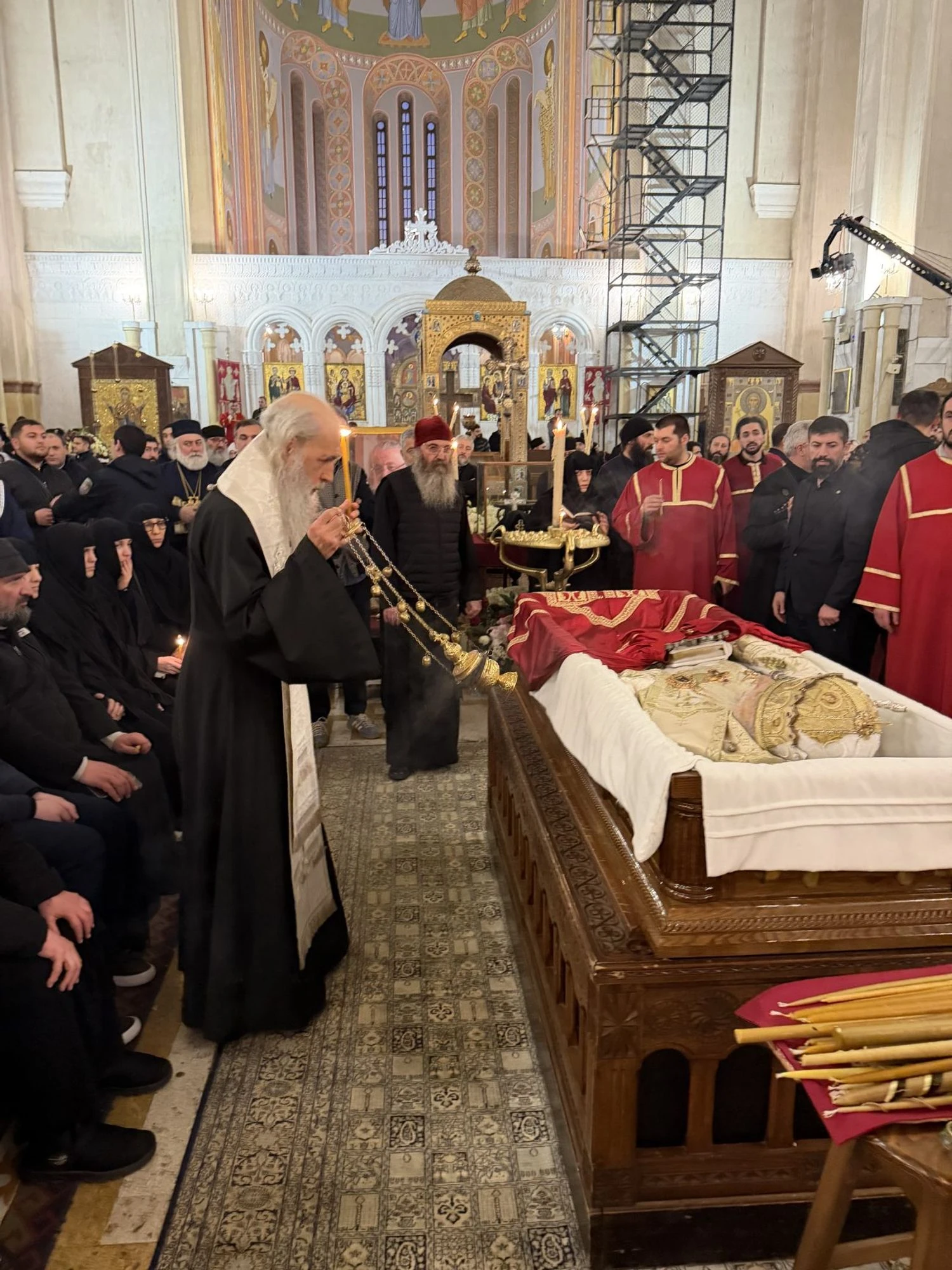 Не лише спецпредставник путіна – на прощанні з патріархом Грузії побував митрополит УПЦ МПМитрополит Сергій звершив заупокійну літію біля труни Патріарха у Тбілісі. Делегація приїхала на офіційне запрошення Синоду
Грузинської Церкви.Політика • 22 березня, 19:39 • 14645 перегляди