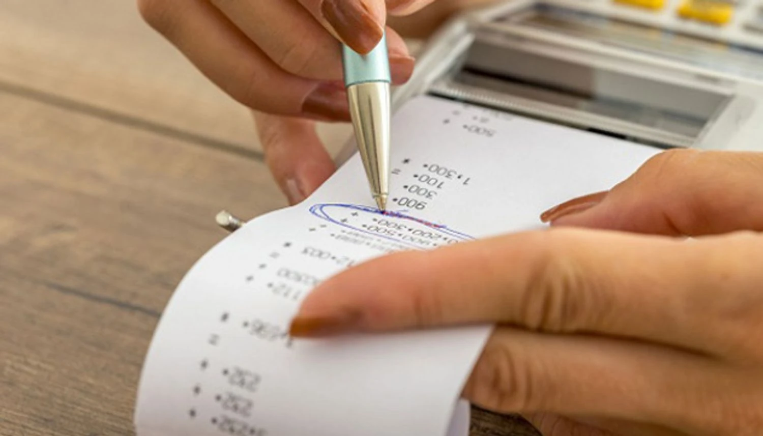 Фейкові чеки замість справжніх – податківці викрили схему у мережі роздрібної торгівлі м’ясом