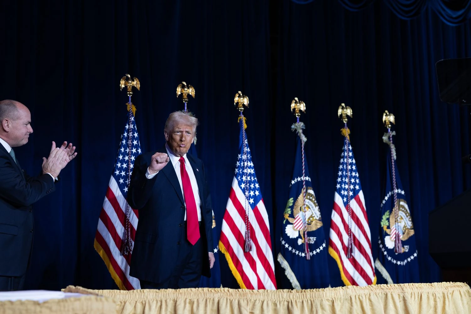 Рішення Трампа відкласти дедлайн для Ірану частково спрямоване на заспокоєння ринків – Bloomberg