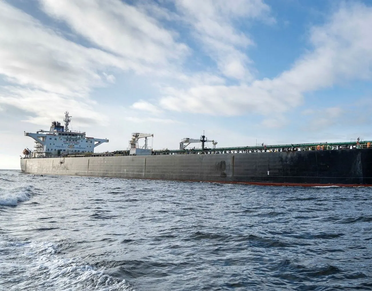 США збільшили страхові гарантії для суден в Ормузькій протоці до 40 млрд доларівDFC збільшила обсяг перестрахування для морських перевезень нафти та газу через загрози атак. До програми залучили нових великих
страхових партнерів.Світ • 23:18 • 4044 перегляди