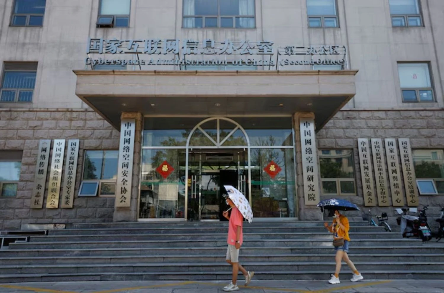 Китай хоче зобов’язати маркувати цифрових людей і заборонити їм “стосунки” з дітьми