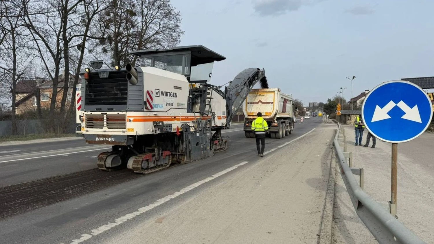В Україні вже відремонтували 2,7 мільйона квадратних метрів доріг – Свириденко
