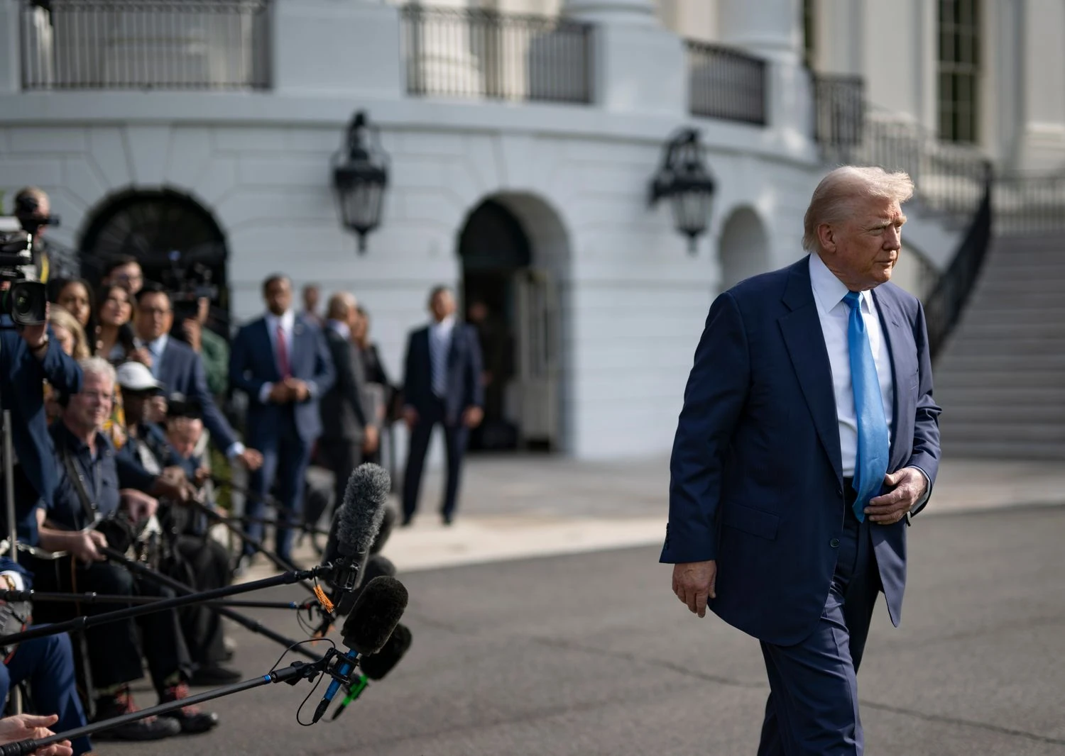 Трамп заявив, що перемир’я з Іраном “тримається добре”, і розкритикував Папу Лева