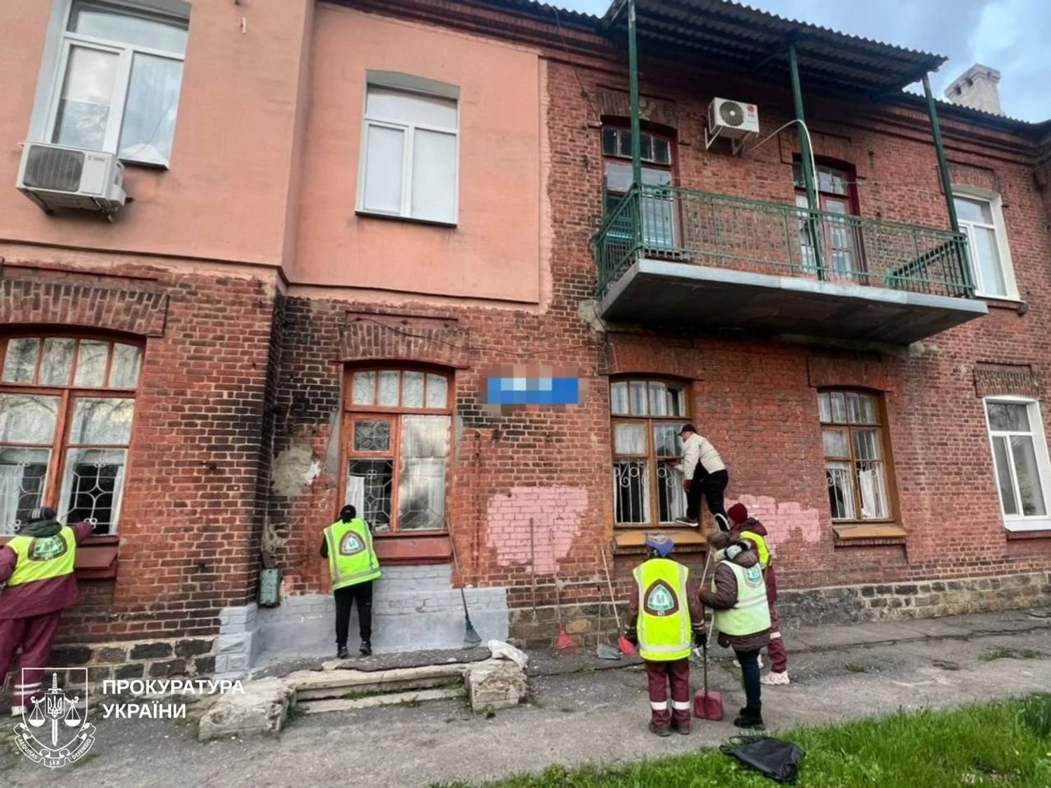 Кількість постраждалих від ворожого удару по Харкову зросла до семи, серед них неповнолітня – прокуратура