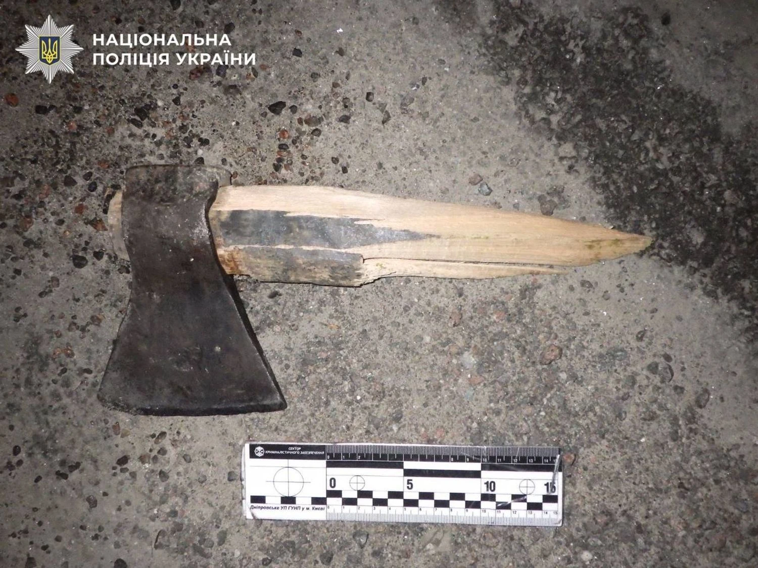 Киянин напідпитку захотів покататися на скутері підлітка і влаштував дебош із сокирою – поліція