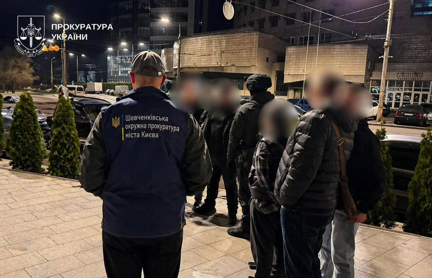 У Києві спільники за 20 тис. доларів обіцяли “випустити” чоловіка з приміщення ТЦК