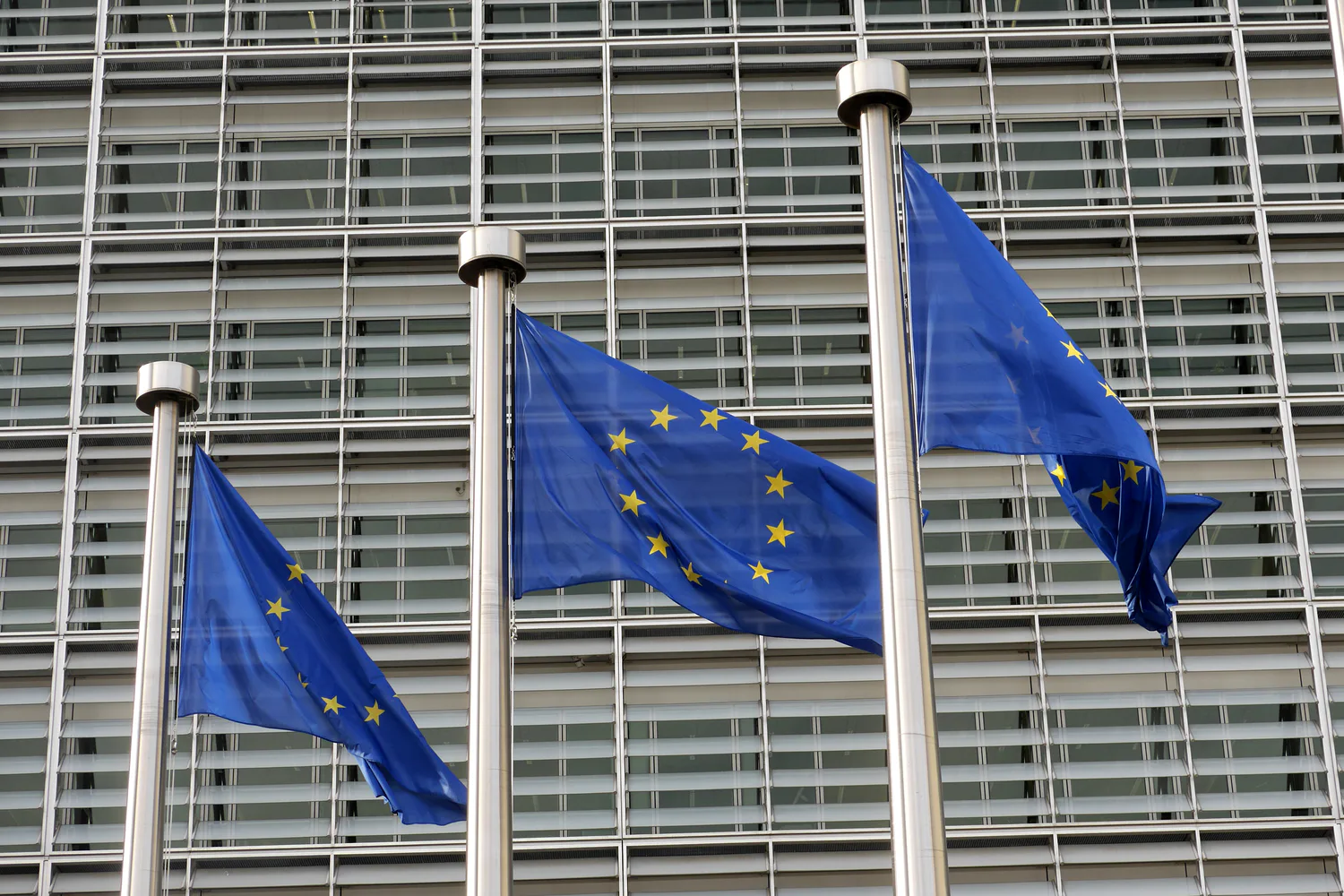Україна стикається з ризиком посилення умов для €90 млрд кредиту ЄС – Bloomberg