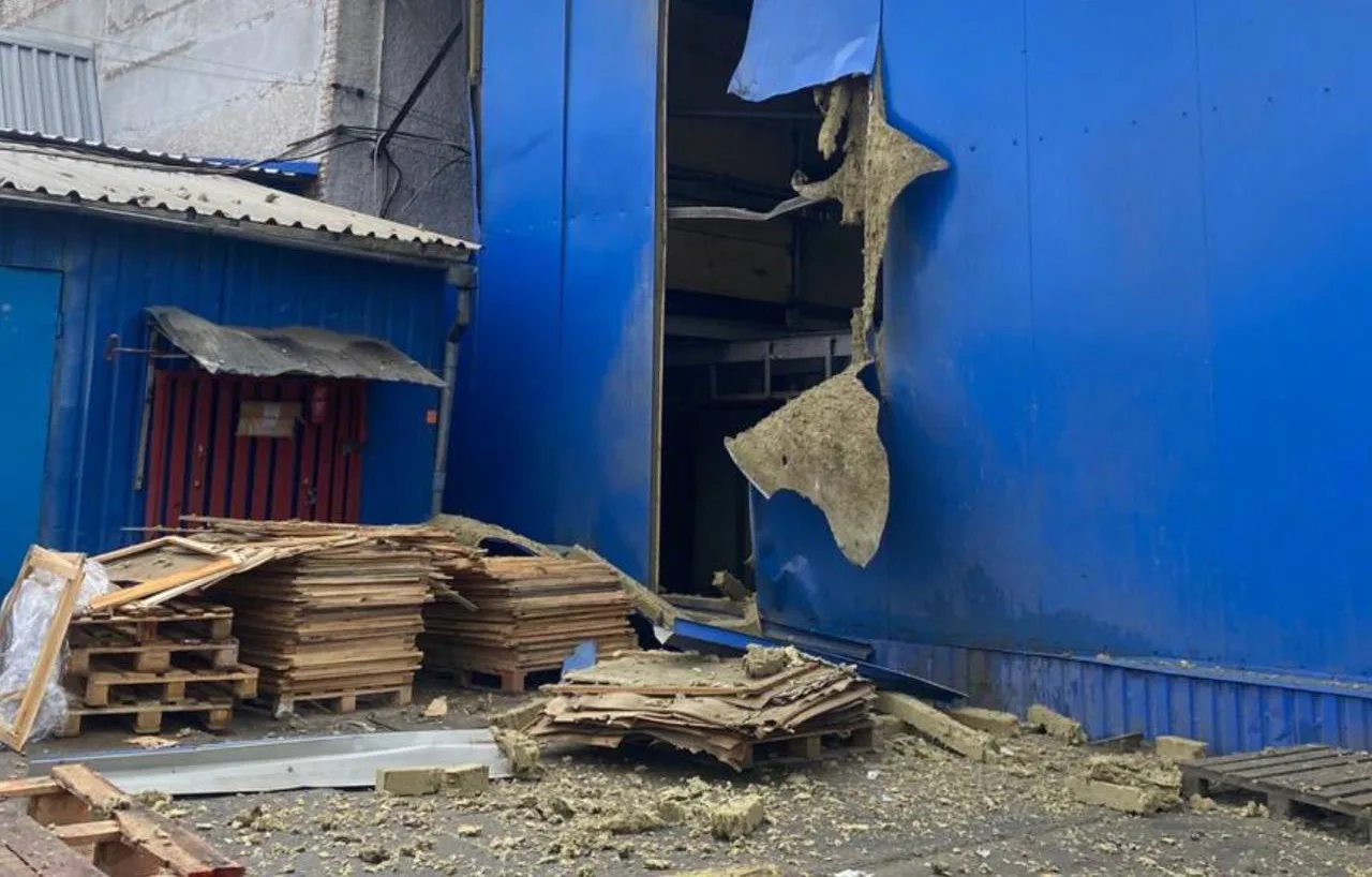 росіяни вдарили дроном по підприємству на Харківщині – є постраждалі працівники