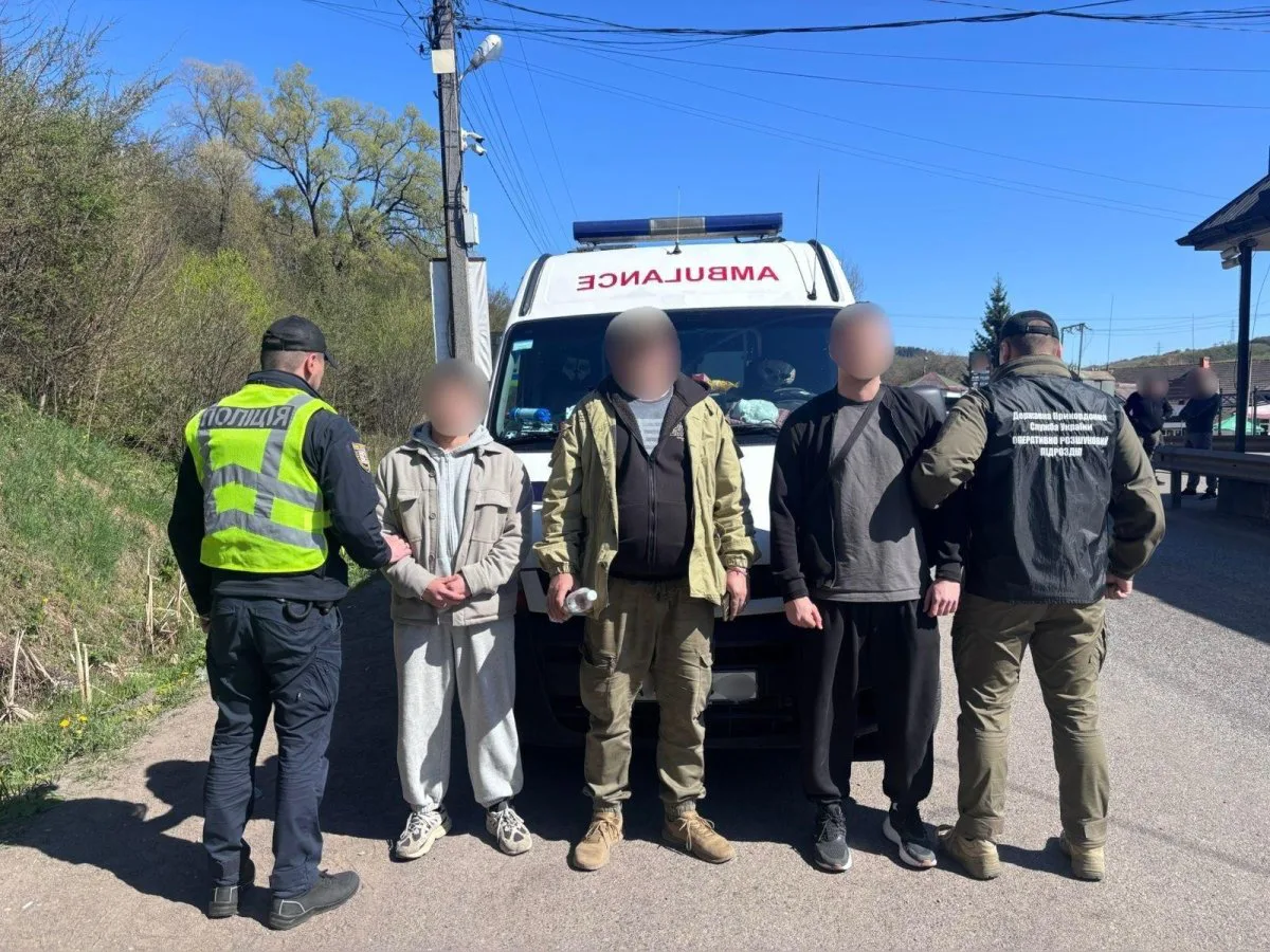 На Закарпатті викрили схему переправлення чоловіків за кордон під виглядом “швидкої”